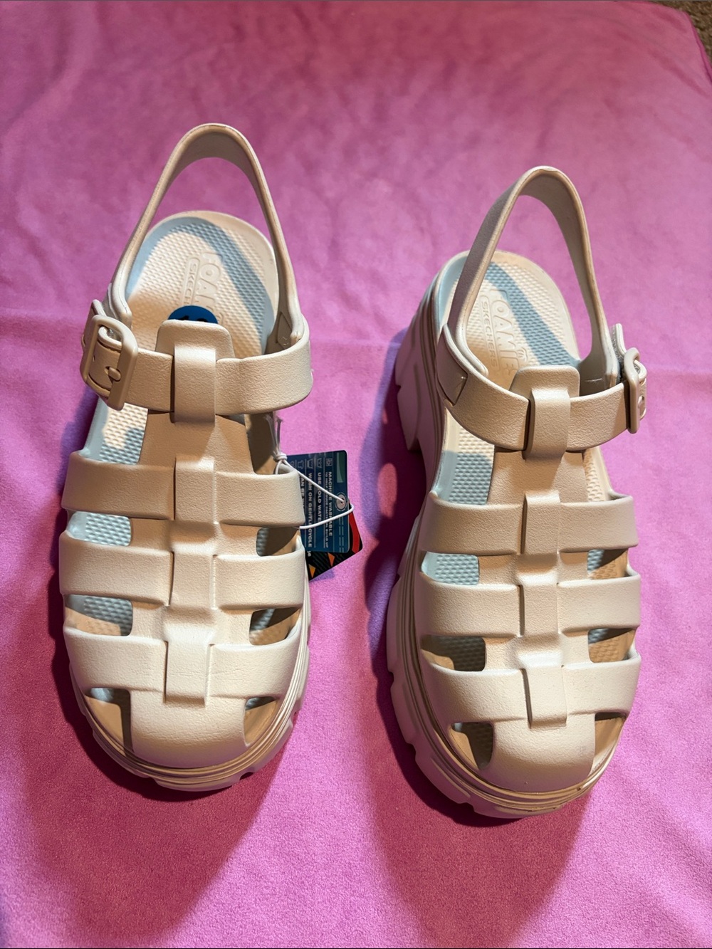 🤎 Skechers Foamies Women’s Cream Mary-Jane platform Sandals with Velcro Buckle